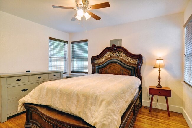 Building Photo - 5421 Fursman Ave