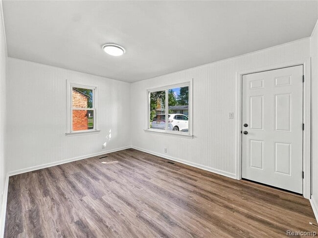 Building Photo - 2223 E Bergin Ave