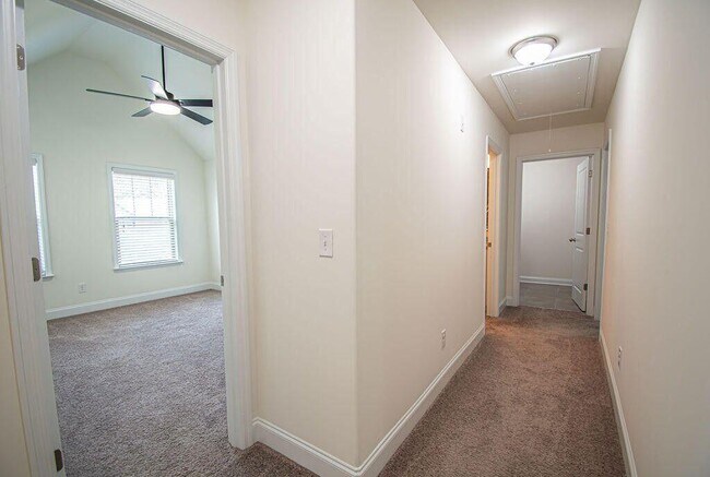 Building Photo - 1609 Lindley Ln