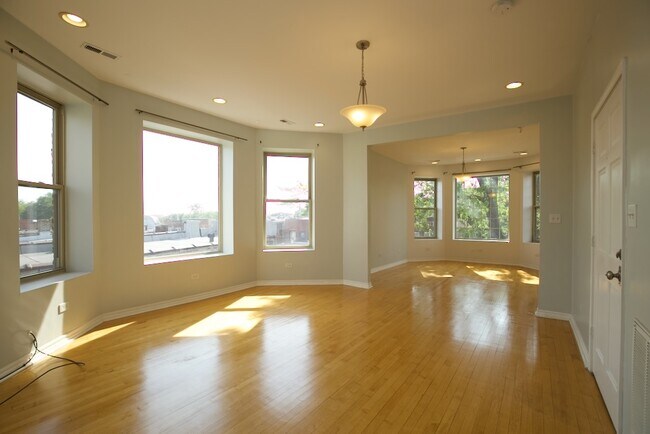 Building Photo - 2531 N Kildare Ave