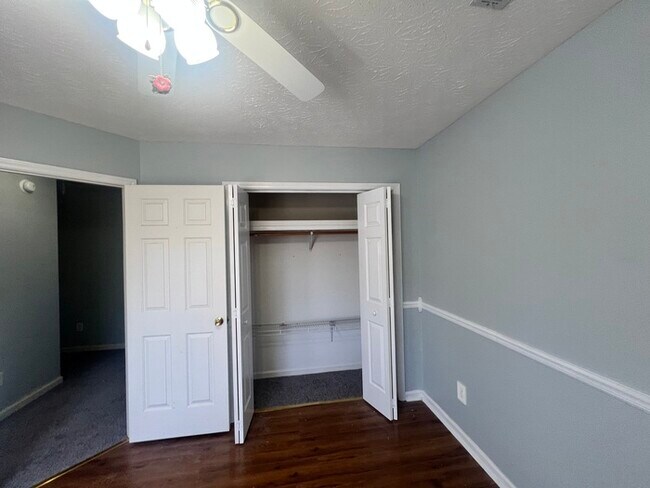 Building Photo - Southern Charm