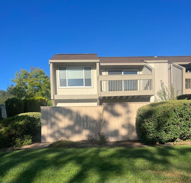 Building Photo - Charming Fully Remodeled 3 Bedroom, 2 Bath...