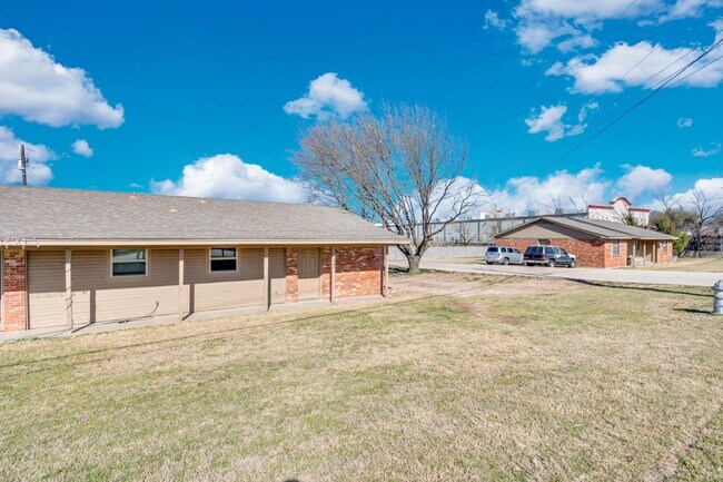 Building Photo - 709 George Hopper Rd