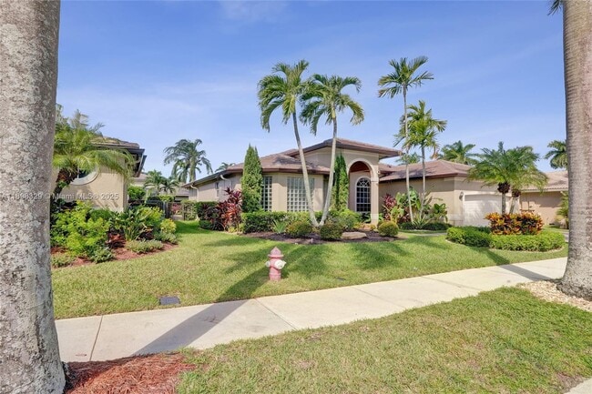 Building Photo - 2553 Jardin Manor