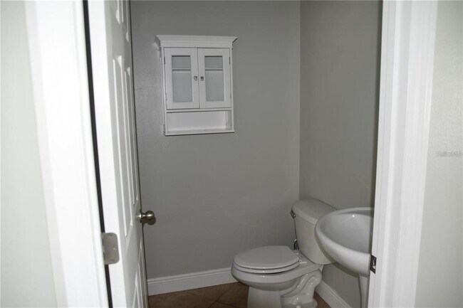 Building Photo - 711 Meadow Glade Dr