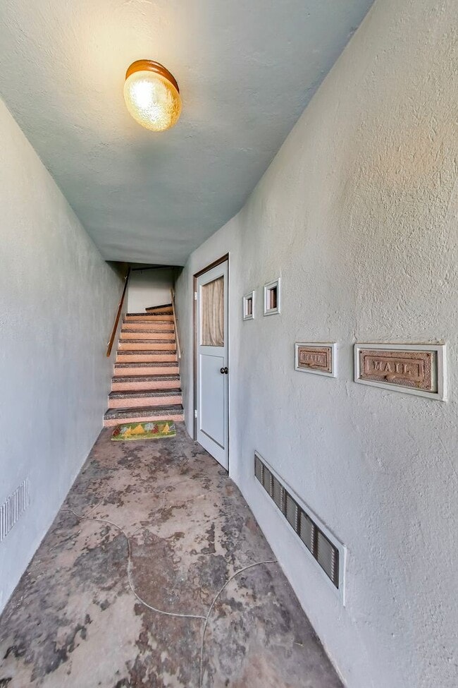 Building Photo - Top-Floor 2BD/1BA Near Ocean Beach & Golden Gate Park