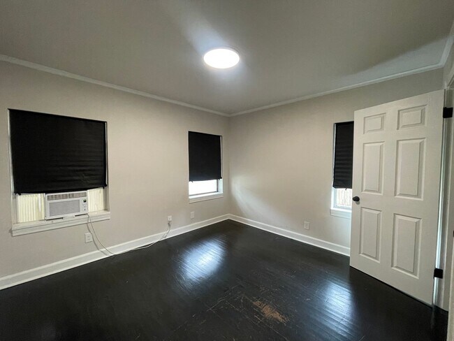Building Photo - 2219 Gilbert Dr