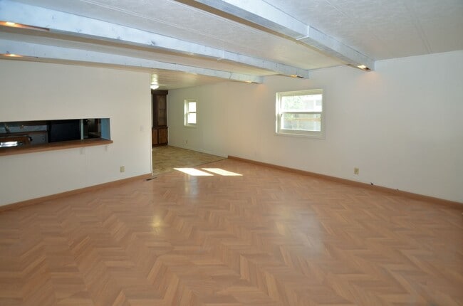 Building Photo - 3bd 2 ba - Mobile Home