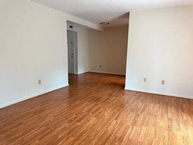 Building Photo - 153 Albemarle Dr
