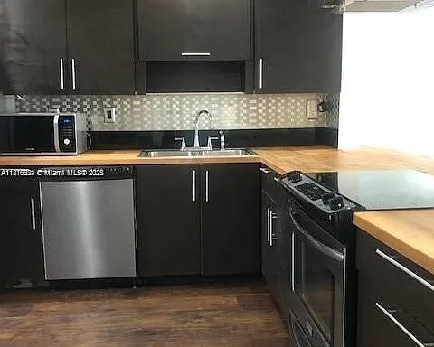 Kitchen - 2972 NW 67th Ct