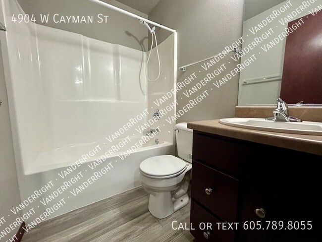 Building Photo - 4904 W Cayman St