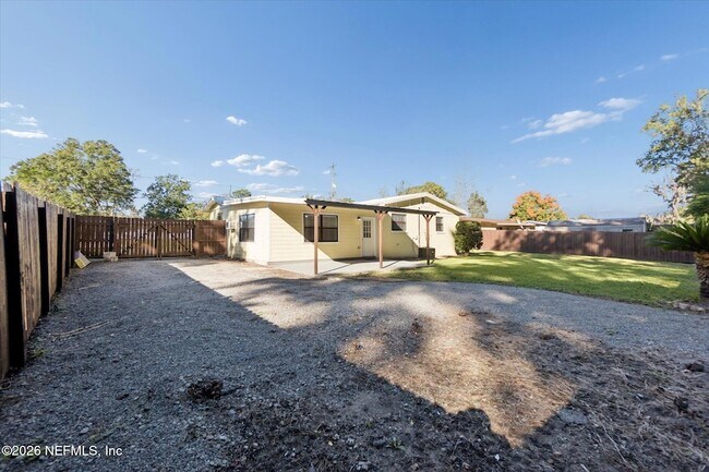 Building Photo - 863 Westgate Dr