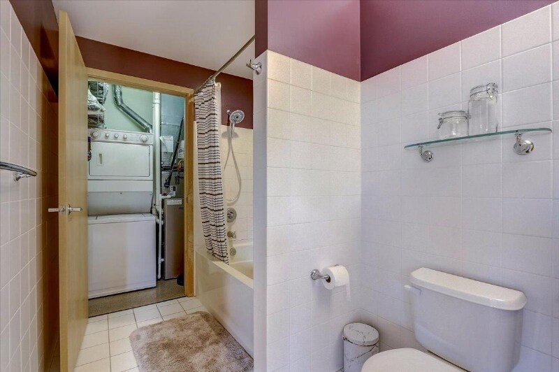 Building Photo - 1701 NE Madison St