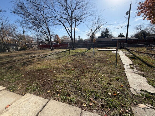 Building Photo - Ready to move in.....