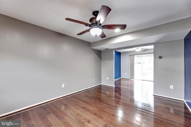 Building Photo - 18 Chantilly Ct