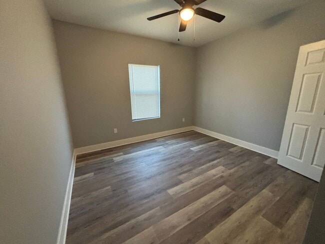 Building Photo - 5 bedrooms!! Remodeled top to bottom!