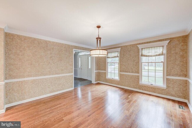 Building Photo - 42 Ellsworth Dr