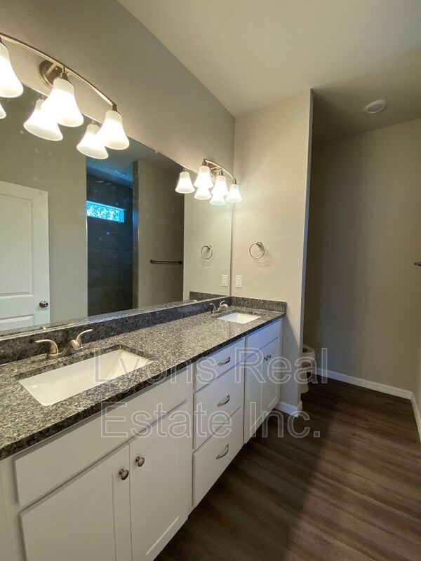 Building Photo - 2497 Cortland Ave