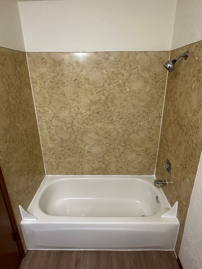 Building Photo - Three Bedroom Home in South Salem