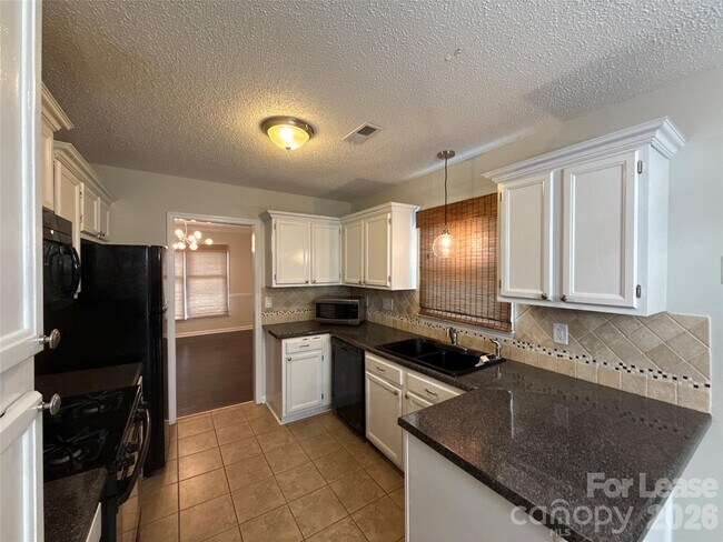 Building Photo - 7809 Glencannon Dr