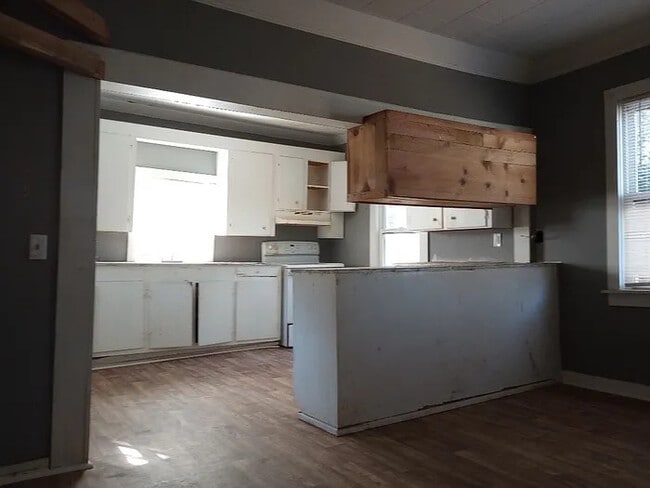 Building Photo - 3 Bedroom 1 Bathroom