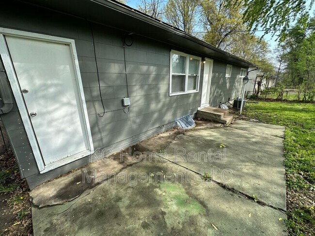 Building Photo - 7309 E 111th Terrace