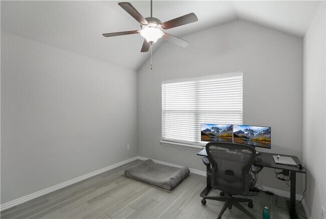 Building Photo - Great home perfect for backyard entertaining