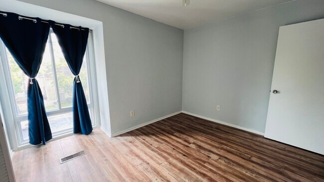 Building Photo - 10211 Ridgeline Dr