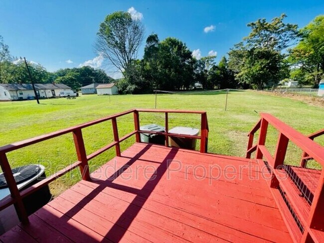 Building Photo - 1405 Glenside Dr