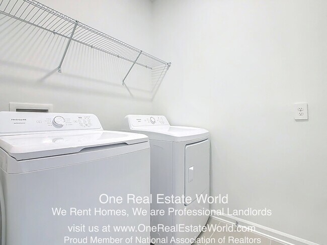 Building Photo - 2971 Maloof Dr