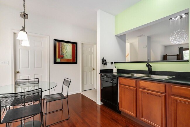 Building Photo - 758 Hanbury Dr