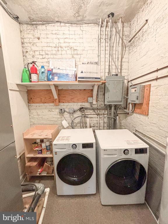 Building Photo - 212 Race St