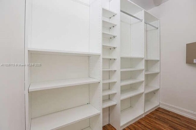 Building Photo - 7126 Ballantrae Ct