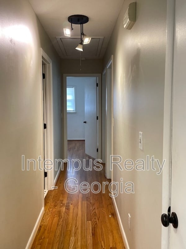 Building Photo - 633 White St