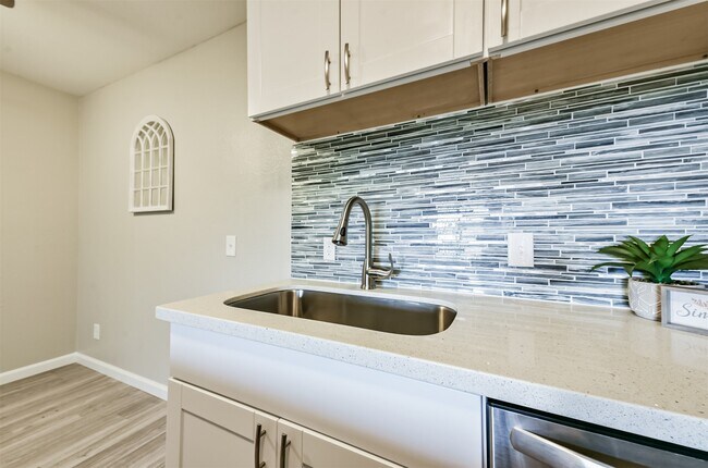 Building Photo - 2501 Gulf Fwy