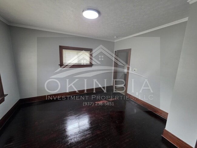 Building Photo - 713 W Hillcrest Ave