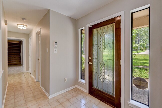 Building Photo - 10045 Valley Dr S