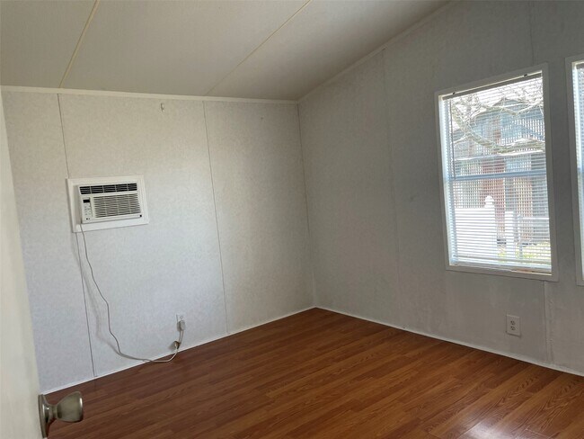 Building Photo - 9681 Longstreet Rd