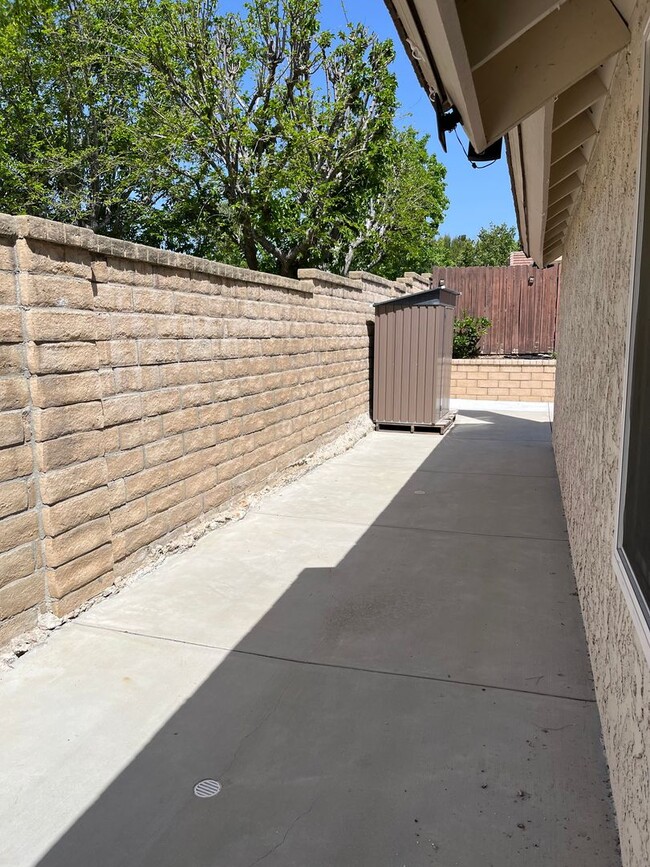 Building Photo - Conveniently located home featuring 2 main bedrooms!