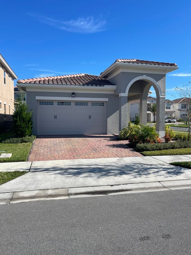 Primary Photo - Beautiful home at Eagle Creek Community fo...