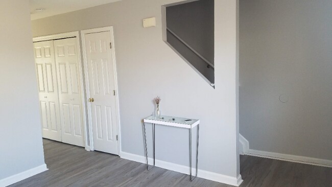 Building Photo - 620 S Main St