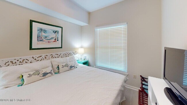 Building Photo - 2228 Beach Dr