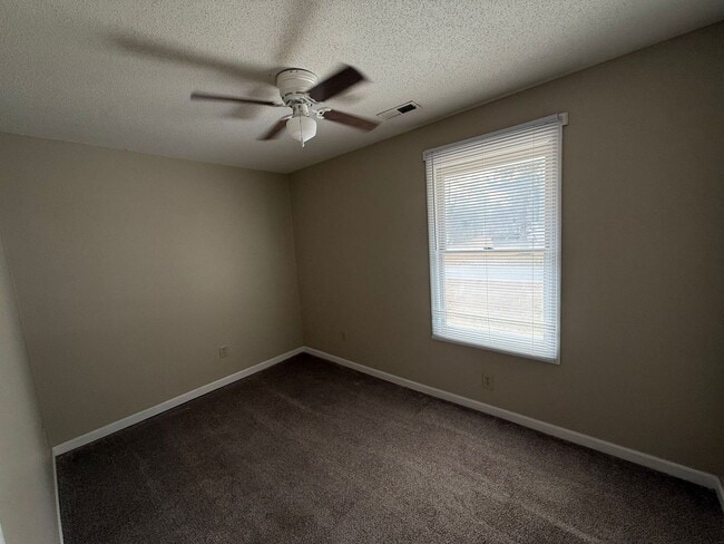 Building Photo - Three Bedroom two Bath home located in South West Area