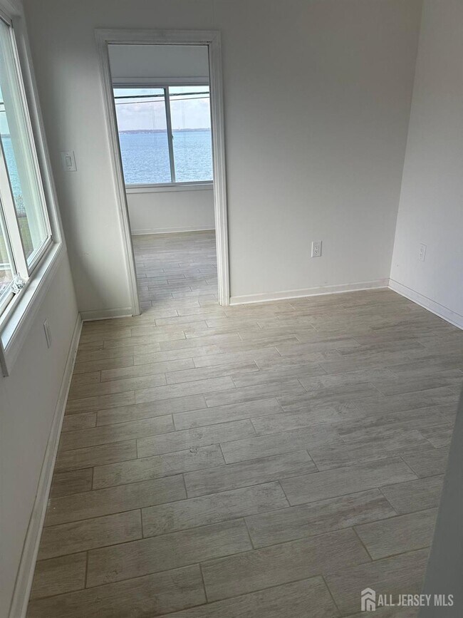 Building Photo - 111 Bayview Dr