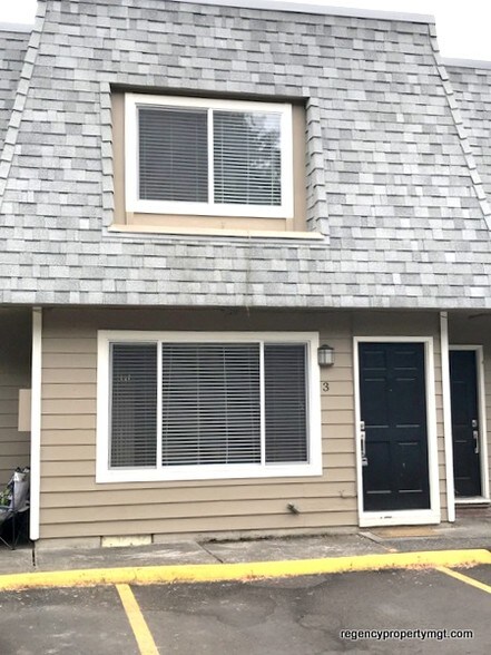 Primary Photo - 19202 SE River Rd