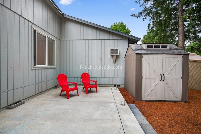 Building Photo - 119 SE Sweetbriar Ln