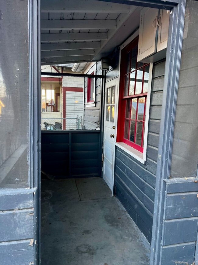 Building Photo - Charming Lower North Hill Home