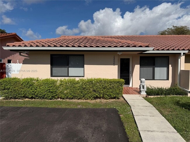 Primary Photo - 13521 SW 65th Ln