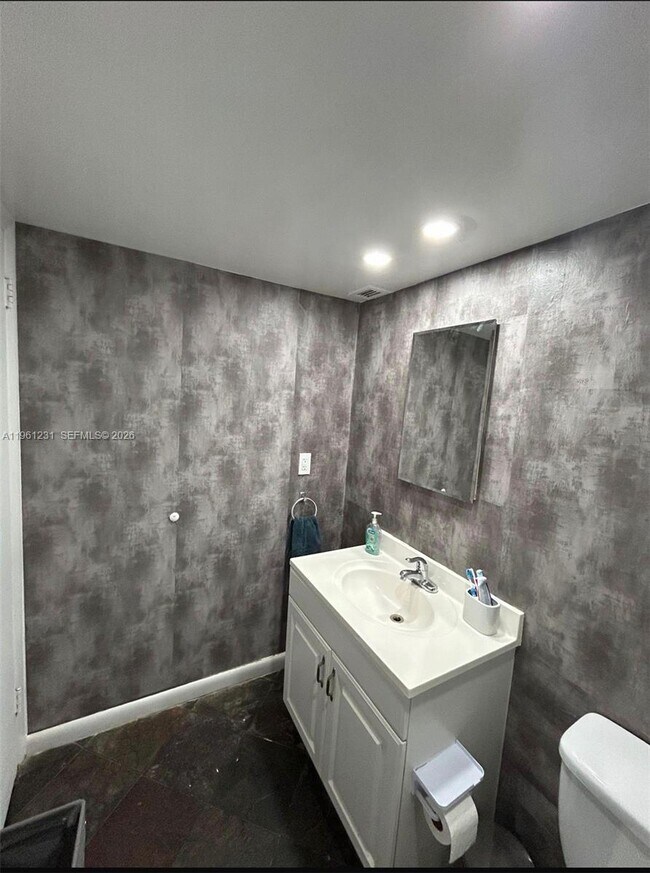 Building Photo - 1465 NE 123rd St