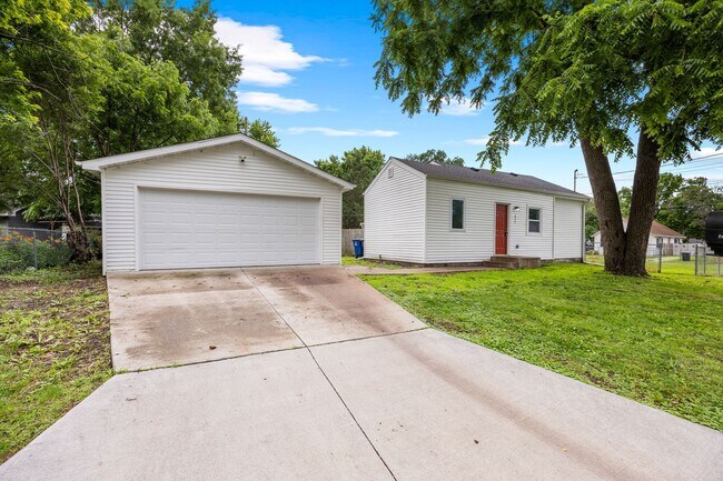 Building Photo - 3 Bedroom New 2 Stall Detached Garage